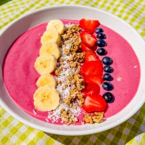 tropical smoothie bowl