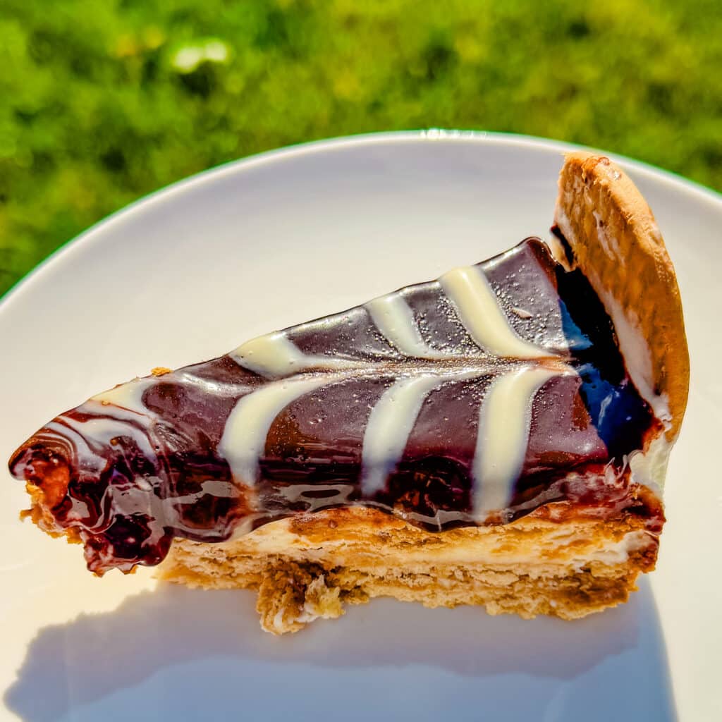 sliced torta alema
