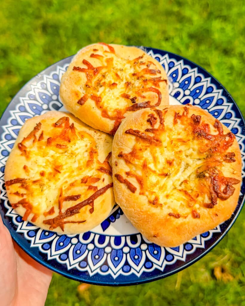 easy cheese manakeesh