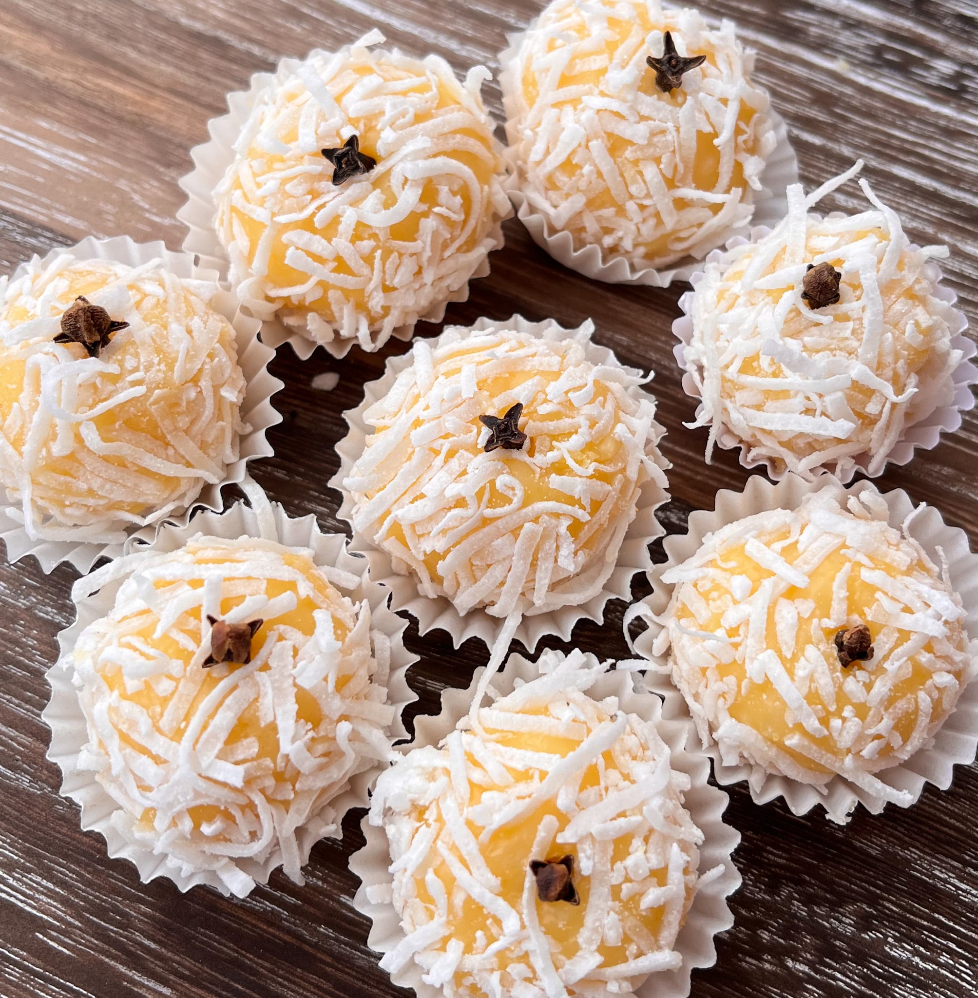 beijinho de coco, coconut kisses, brigadeiro de coco