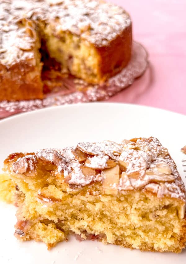 Easy Strawberry Almond Cake
