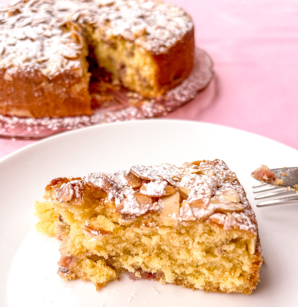 easy strawberry almond cake dusted with sugar