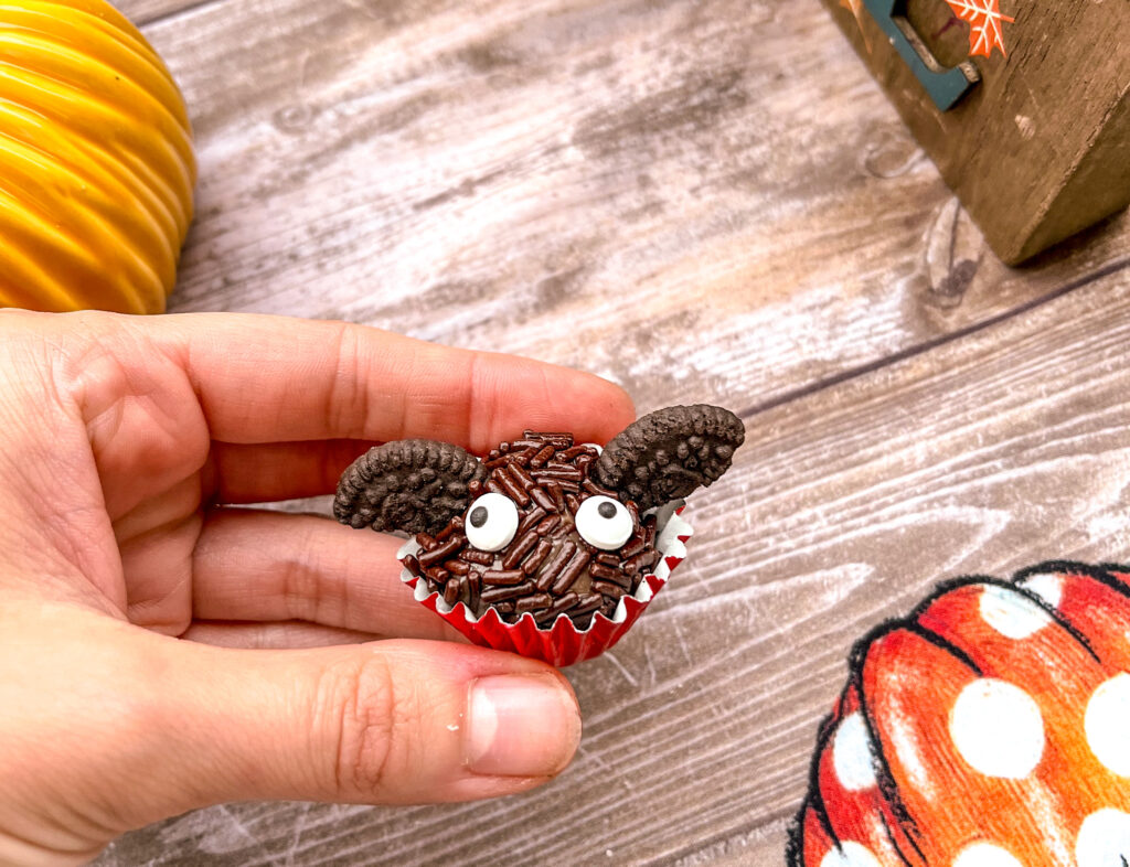 hand holding bat  brigadeiro