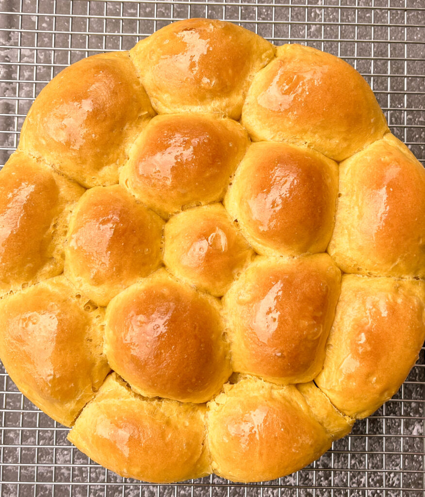 Pumpkin dinner rolls