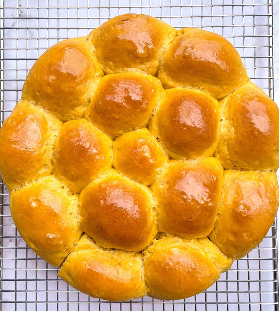 Pumpkin dinner rolls