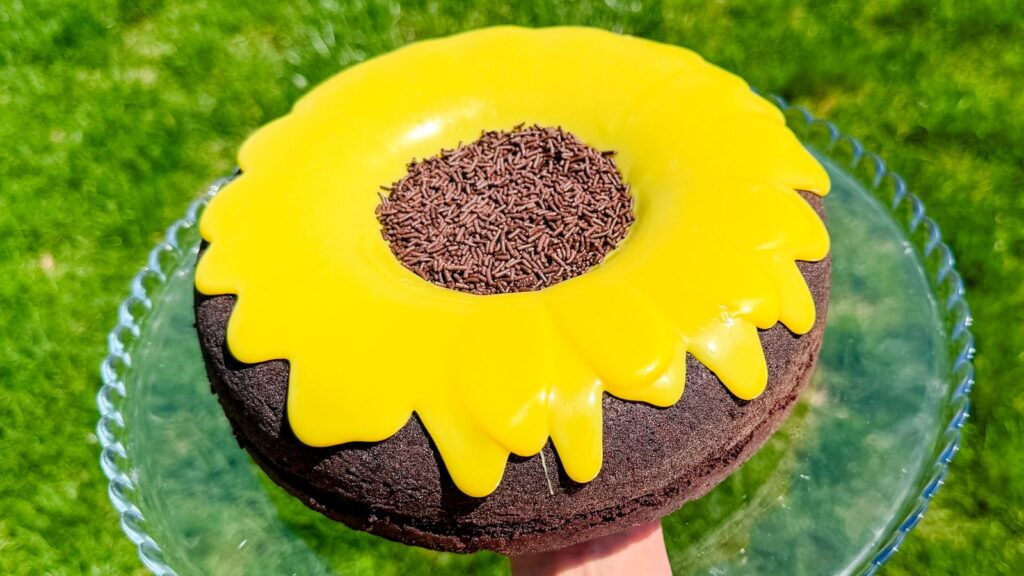 Sunflower chocolate cake with brigadeiro frosting decorated with chocolate sprinkles