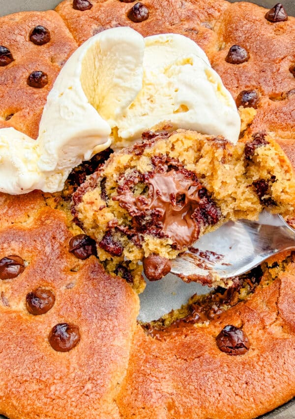 Giant Chocolate Chip Cookie (No Skillet Needed!)